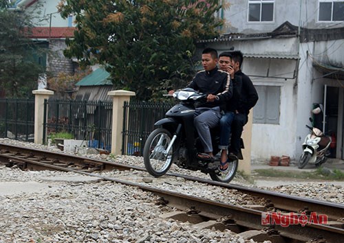 Nghệ An: đường ngang dân sinh gây tai nạn đường sắt (15/6/2018)